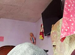 Orang Kaya Sendirian di Kamar Ibu Mertua Tiri Buat Cumshot