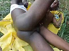 Olha essa bundinha preta novinha 18+ apanhando de pica grossa preta, quer isso?