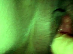 زب مزيف يغرز عميق في كس حليق ضيق لحد النشوة المبللة