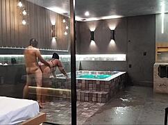 Arkadaşımı lüks motele götürdüm, sevdi ve sıkı kıçını açtı