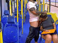 vizinha ninfeta no onibus publico cai de boca na rola, completa no sheer vermelho