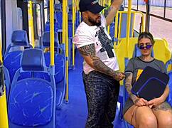 vizinha ninfeta no onibus publico cai de boca na rola, completa no sheer vermelho