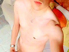 A skinny amateur masturbates with a new hat in solo Usa fun.