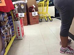 2 moms shopping candidly