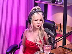 She Moaned For The Two Beautiful Women In California