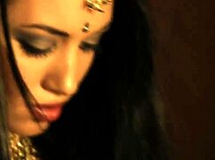 sexy brunette has body for love 😍