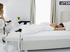 Namorada Latina Ginebra Bellucci de Meias Pronta para Foder e Lambê-la