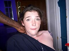 ¡hombre, esa puta británica fue totalmente destruida por tres pollas negras enormes, fue una locura!