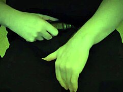 ぽっちゃり娘オフィスで危険オナニー、お腹晒し公衆露出？