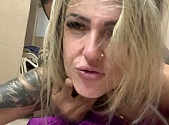 Kongkek panas di lorong memek basah batang berdenyut