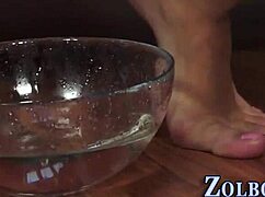 kinky skank urinating in high definition