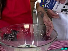 Follando el culo perfecto de Aris Dark while we cook, part 1