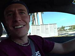 Azjatycka milf Miako rżnie białego faceta