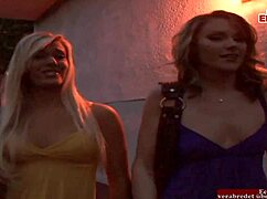 Mahu tengok lesbian blonde FUCK dengan strapon?