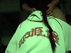 Nevlastní sestry se schovávají a šukají se navzájem! Lesbická vášeň!