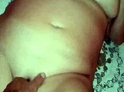 Completando con tetas naturales enormes