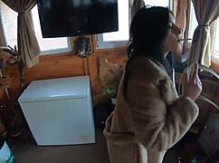 Hűtlen feleség táncjátéka férj barátjával 228 - férjem távol van, barátja is hazudott