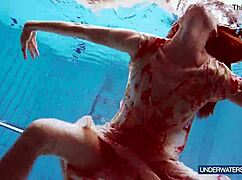 Martina, croata quente, continua show quente