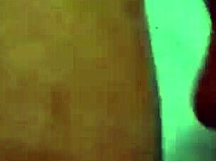 彼のチンポ全部をしゃぶって、外で公衆の面前でヤらせた