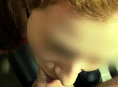 Contrôlée en laisse legging sexe garage mobile gémis de plaisir