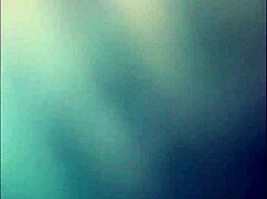 Latina cantik merangkak gaya anjing