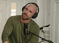 Muskel-Danny Steele dominerar bustiga Elizabeth Skylar med djupt knull i olika positioner