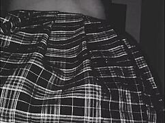 Cristiana dice Amore mi fai felice mentre il fidanzato la scopa in uniforme