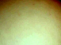 Špehujem tú kurvu sestru, objaví ma a tá kurva ma prosí o štvornožný jeb