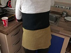 Pokaži mi tu dlakavu pičku, maćeho! Moljak sin dobije želju!