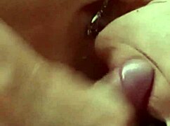 vecina le gusta polla dura para mamar y sacar leche