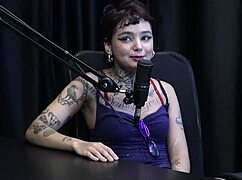 Annie Clementine Mula Foto Sensual, Selalu Nakal Kongkek Di Jalan!