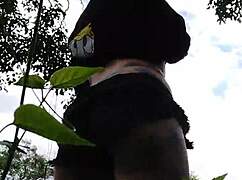 Novinha de curitiba adora se mostrar pros machos no mato