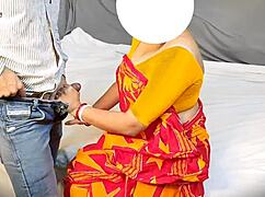 Indisk bhabhi knuller buddreng i doggy-stil mens manden er væk