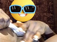 Chceš vidieť horúcu masturbáciu s hračkami na veľkej piči?