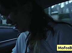 Gostosa asiática brinca com peitões naturais no carro na frente da amiga Tomie Tang Charles Dera