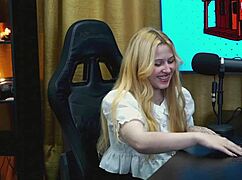 वायम्स की गोरी पॉडकास्ट टेबल पर डॉगी बनकर छोटी पैंटी से भोसड़ी दिखाती है बेकाबू हॉर्नी - पॉपम नो बराको