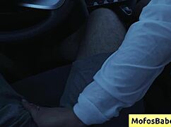 Hottie Asia Seksi Main Susu Besar Semula Jadi Di Kereta Depan Kawan - Tomie Tang Charles Dera