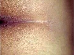 Co se stane, když indonéský chlap šoustá dvě krásné holky?