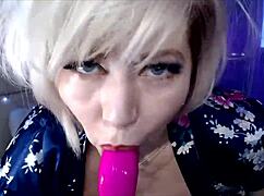 Η καυτή MILF Aimee δείχνει τη βρόμα γυναίκα της ως την καλύτερη σκύλα online