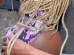 vecina cachonda engana a su marido con el vecino