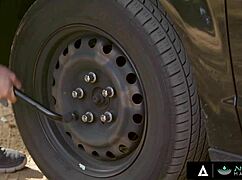 ¿Cómo trata Kendra Spade el dolor de espalda con una buena follada?