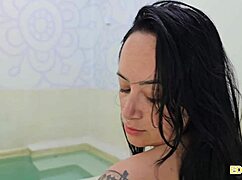 Голямо задник милф стъпка Ivy LeBelle иска да ме чука в POV докато стъп татко е на работа, нали?