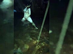 Szex torrentben fehér és nagyon nőies lánnyal, jó lovaglások kemény szopás után