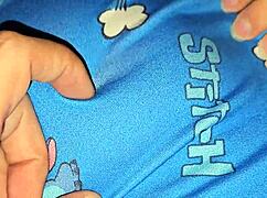 의붓딸 보지 순진하게 문지르다 자지 안으로 미끄러짐