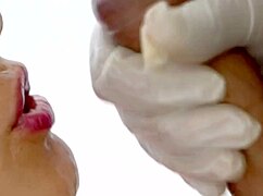 وجه مشبع بالمني