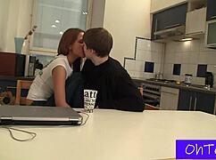 Bu rahat hikâyede, Mancy ve Billy birlikte ücretsiz video paylaşıyor