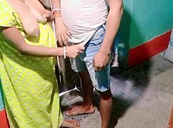 Aku Ketahuan Bhabhi Saat Jari Memek Besar di Ketiak, Wah