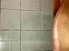 le manda un video bañandose al señor de la tienda