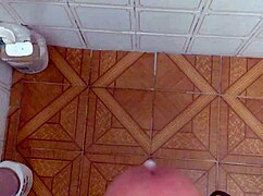 Cipratan sperma indah gue mendarat pas di kontolnya.