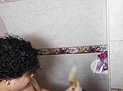 se ducha para complacerse ella en su cuarto, amateurs bisexual latina lesbian squirting.